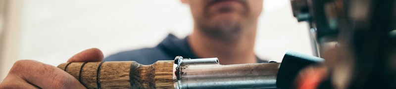 CBA球队体能训练师日常工作 - 为球员进行赛后恢复理疗